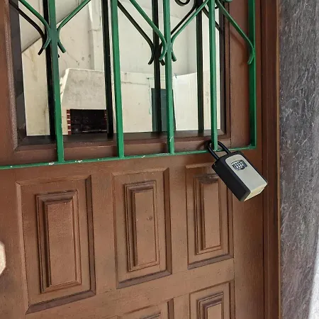 Lá Em Cima *